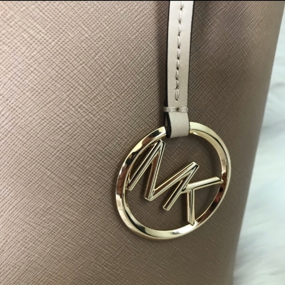 NWT MICHAEL KORS LEATHER JET SET ITEM MEDIUM TOTE - Picture 2 of 13